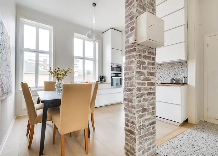 Spacious Five Bedroom 公寓
