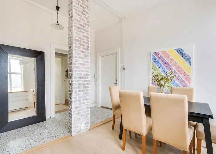 Spacious Five Bedroom 公寓 *